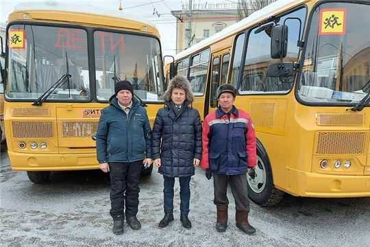 Торжественная церемония передачи школьных автобусов для перевозки обучающихся