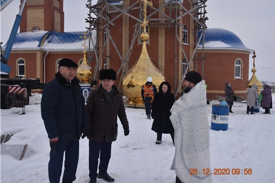 В с. Красноармейское состоялось торжественное освящение и установка куполов на строящийся храм в честь иконы Божией Матери «Умиление»