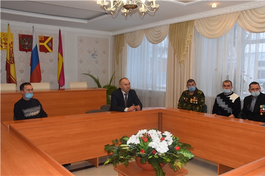 В администрации Красноармейского района состоялась встреча главы администрации района А.Н. Кузнецова с воинами-интернационалистами, участниками боевых действий