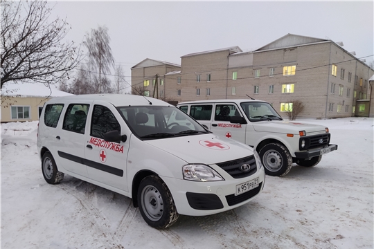Красночетайской районой больнице были вручены ключи от двух легковых санитарных автомобилей