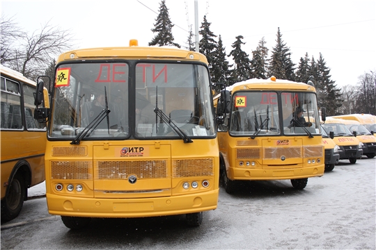 Три школы района получили новые школьные автобусы