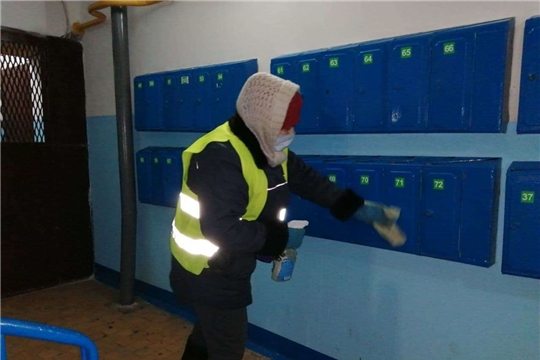 В Чебоксарах продолжается санитарная обработка мест общего пользования