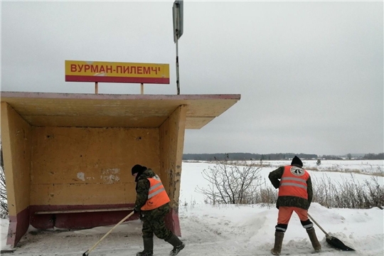 Для ликвидации последствий снегопадов на автомобильных дорогах Мариинско-Посадского района задействовано 11 единиц дорожной техники