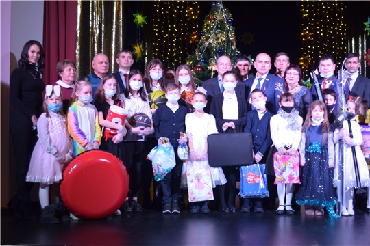 В Мариинско-Посадском районе продолжается новогодняя благотворительная акция "Елка желаний"