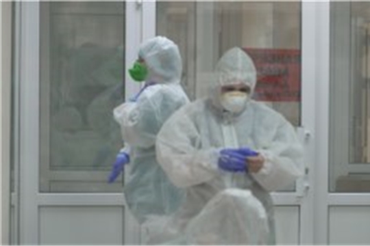 Медработники, задействованные в борьбе с COVID-19, получают выплаты за декабрь