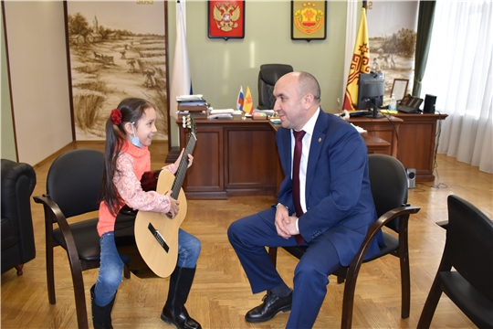 Сергей Артамонов и Маргарита Ведина обменялись опытом игры на гитаре