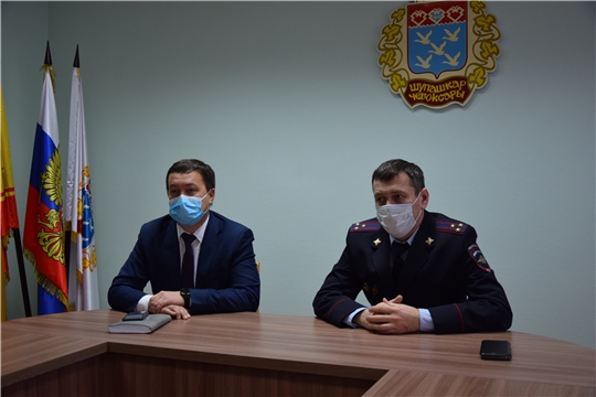 С муниципальными служащими проведена профилактическая беседа о бесконтактных мошенничествах