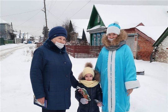 В канун Нового года в Московском районе г. Чебоксары чествовали жителей на дому