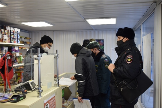 В Чебоксарах проходят рейды по незаконной продаже пиротехнических изделий