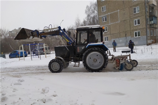 И в период январских праздников отрасль ЖКХ продолжает работу по уборке снега
