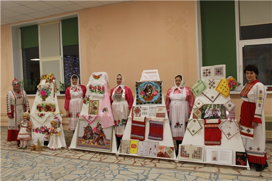 В Шемуршинском районном Дворце культуры  состоялось торжественное мероприятие, посвященное Дню чувашской вышивки