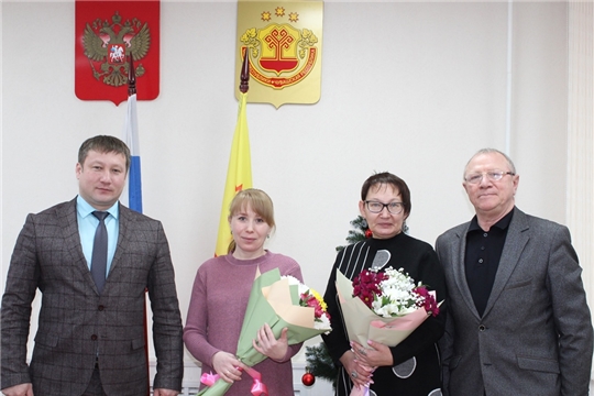 Дмитрий Иванов поздравил сотрудников отдела ЗАГС с профессиональным праздником
