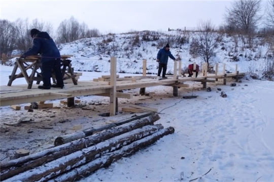 В деревне Шихабылово идет ремонт пешеходного моста