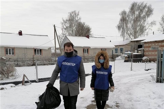 Волонтёры оказывают помощь в оплате жилищно-коммунальных услуг и доставляют продукты