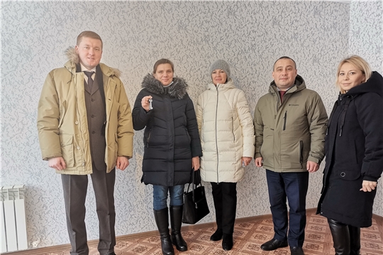 Предоставление жилья детям-сиротам района продолжается