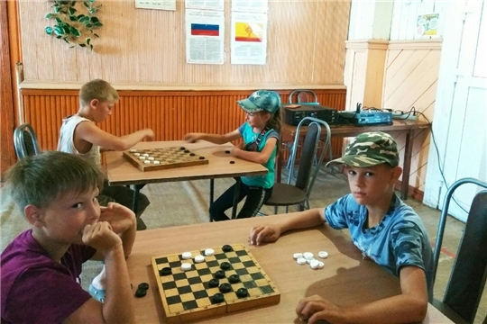 Шашечный турнир «Поиграем, отдохнём» прошёл в Кирском ДК 