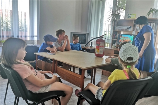 В Сойгинской сельской библиотеке прошёл урок осторожности «С огнём шутить нельзя!»