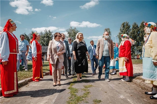 Заместитель председателя Кабинета Министров Чувашской Республики Алла Салаева поздравила жителей с. Алтышево с Днем села