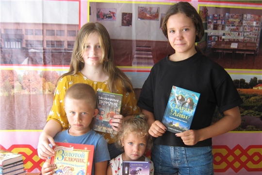 Литературный час «Будем с книгами дружить» в Миренской библиотеке