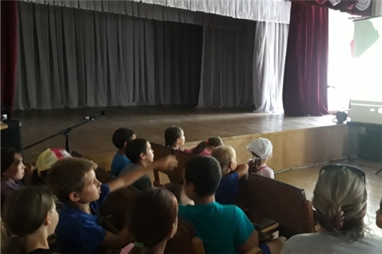 В Сойгинском сельском Доме культуры состоялся электронный показ детского спектакля в рамках проекта «Культура для школьников»