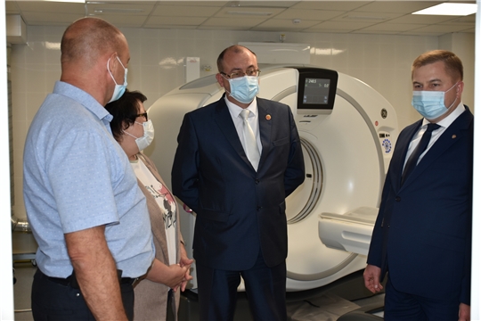 Министр здравоохранения Чувашии Владимир Степанов проверил готовность кабинета компьютерной томографии