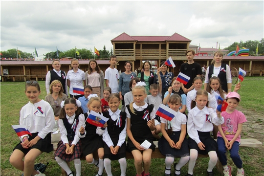 На районном празднике «Акатуй» Аликовская центральная библиотека провела районный конкурс чтецов «О России с любовью»,