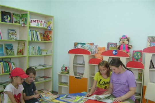 В Аликовской детской библиотеке  был проведен день информации «Ты журналы полистай – миллион чудес узнай»