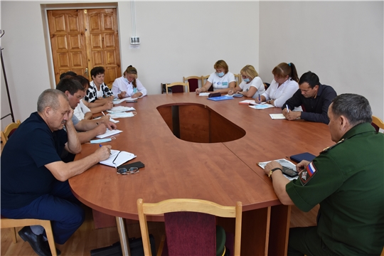 Военный комиссар Аликовского и Моргаушского районов провел совещание со специалистами военно-учетного стола
