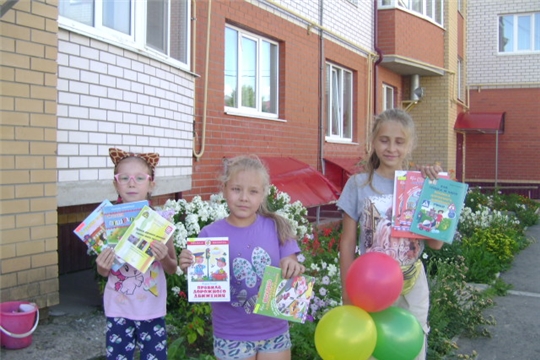 Сотрудники Аликовской детской библиотеки провели познавательное занятие «Наш друг – светофор»