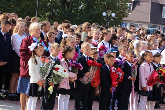 В Аликовской средней школе состоялась торжественная линейка, посвященная Дню знаний