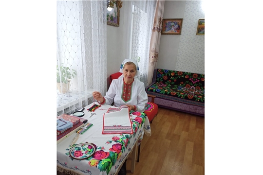 Людмила Андреева член музейного кружка принимает участие в конкурсе «Живи, узор чувашский»