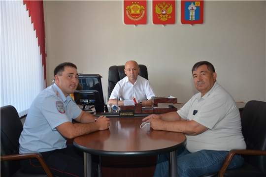 Встреча главы администрации Батыревского района с представителями ГИБДД