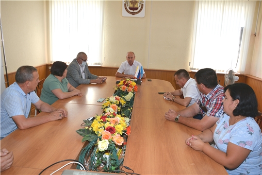 Рабочая встреча главы администрации Батыревского района с депутатами и трудовыми коллективами