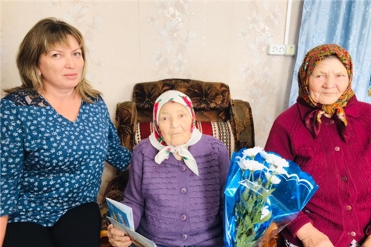90-летний юбилей отметила ветеран труда, жительница с. Тойси Валентина Яковлевна Салмина