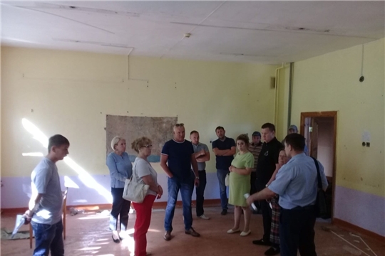 Николай Хорасёв проверил ход капитального ремонта детских садов и школ Чебоксарского района