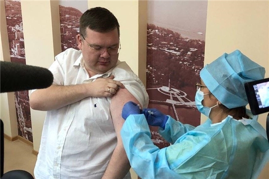 Народные избранники прошли вакцинацию от коронавируса