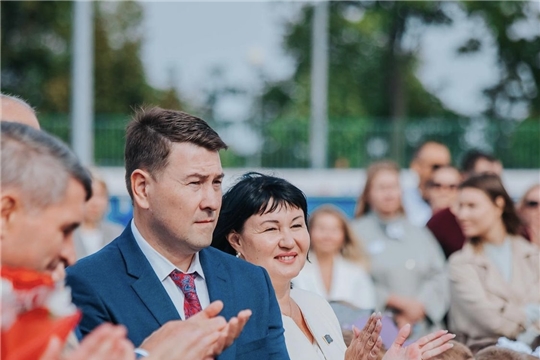 Народные избранники поздравили учеников и учителей города с Днём знаний