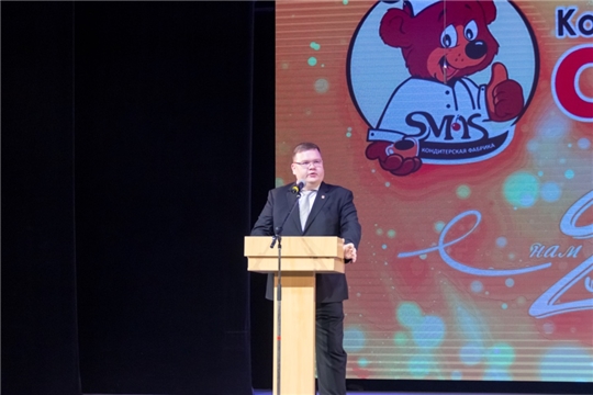 Глава города Олег Кортунов поздравил работников кондитерской фабрики «СМАК» с 25-летием