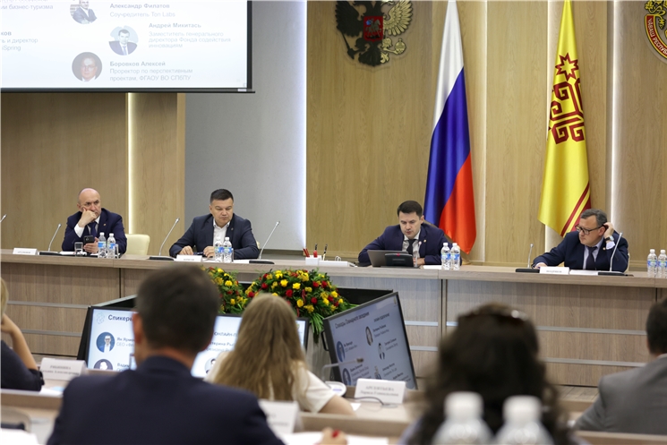 Республика кунне хатӗрленес тата ирттерес енӗпе ӗҫлекен йĕркелӳ комитечĕн ларăвĕнче  тӗп мероприятисен планне ҫирӗплетнӗ