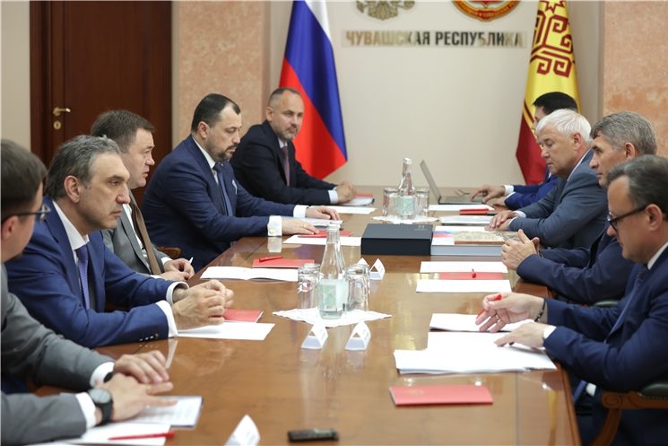 Чăваш Республикин Пуҫлăхĕ Олег Николаев «Промсвязьбанк» ПАО председателĕпе Петр Фрадковпа ĕҫлĕ тĕлпулу ирттернĕ
