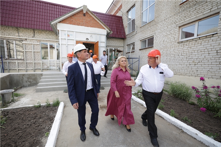 Ҫулталăкне 400 ачана вĕрентсе кăларма май паракан IT-куб Етĕрнере уҫăлĕ