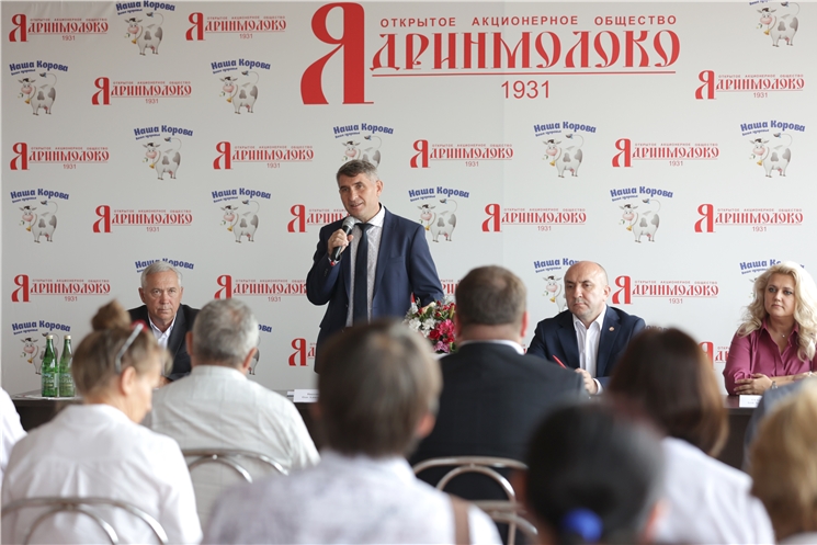 "Ядринмолоко " ОАО предприятине туса хунӑранпа 90 ҫул ҫитнӗ ятпа унти ĕҫченсене   Чӑваш Ен Пуҫлӑхӗ Олег Николаев саламланă