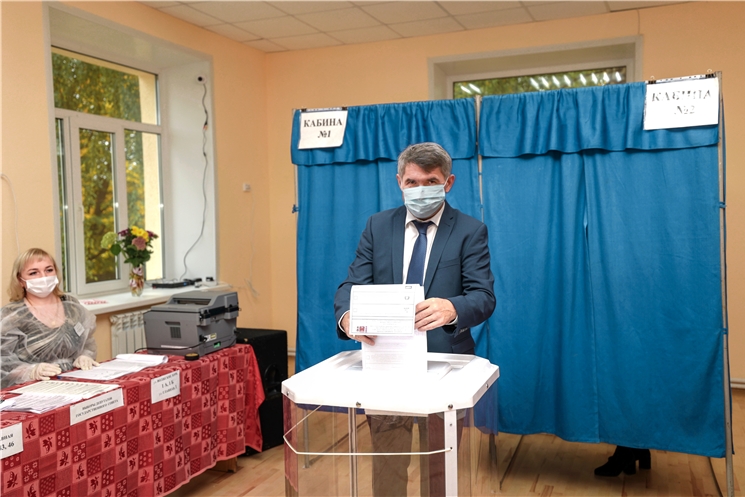 "Кашни суйлавҫӑ хӑй ирӗкӗпе сасăлани питӗ кирлӗ", - тенĕ Олег Николаев