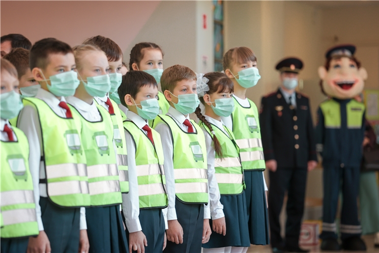 «Урамра, ҫул-йӗр ҫинче  пурин те тимлĕ, асăрхануллă пулмалла, йĕркесене ҫирĕп пăхăнмалла», – тенĕ Чăваш Ен Пуҫлăхĕ Олег Николаев