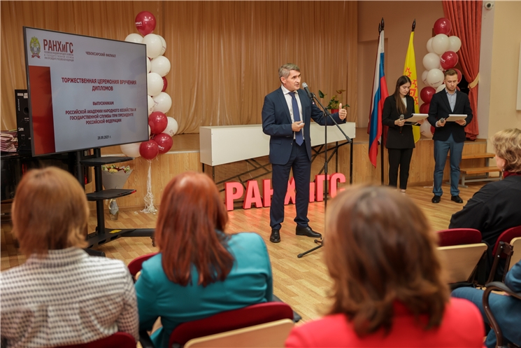 Чӑваш Енре "Демографи" наци проекчĕпе килĕшӳлĕн федераци проекчӗн шайӗнче вӗреннӗ граждансене дипломсем парса чысланă