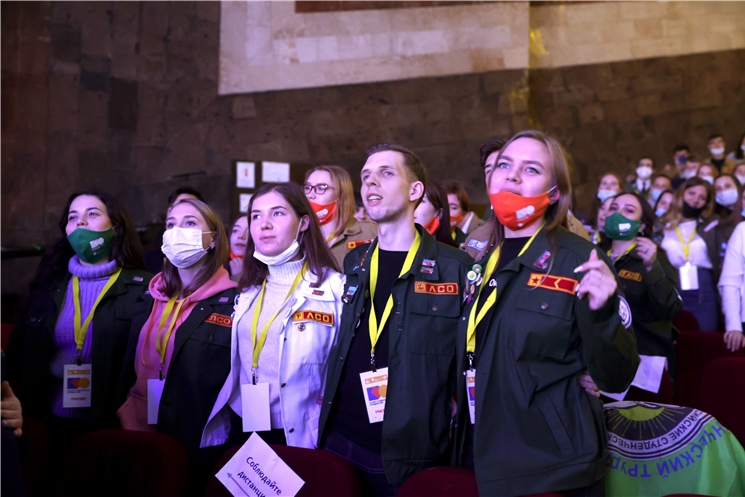 «Эсир тата сирĕнпе пĕрле эпир те пĕр шухăшлисем пуласлӑха тума витĕм кӳретпĕр», – тенĕ Олег Николаев