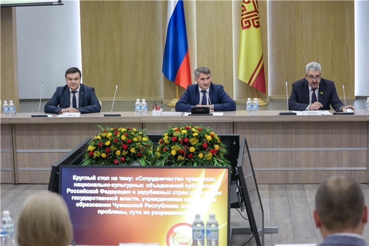 «Пĕрле килĕшсе туслă ĕҫлесен, тухăҫлăх та ӳсĕ, ҫитĕнӳсем пуласси те часах, паянхи пурнăҫ таппинчен юлмалла мар, ҫĕнĕ технологисен витĕмлĕхне тĕпе хурса ĕҫлеме вĕренсе пымалла», - тенĕ Олег Николаев