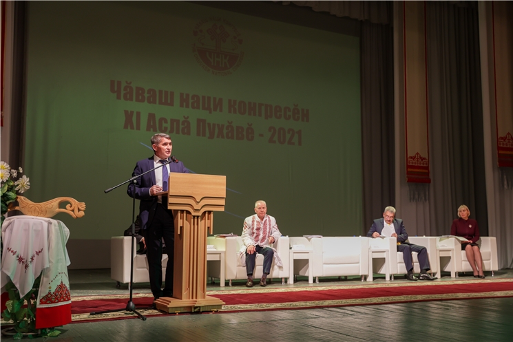 "Глобализаци процесӗсенче пирӗн чӑваш культурипе чӗлхине, ҫырулӑхне, йӑли-йĕркисене ҫухатмалла мар, вӗсене ҫӗнӗ технологисемпе усӑ курса аталантармалла", - тенĕ Олег Николаев