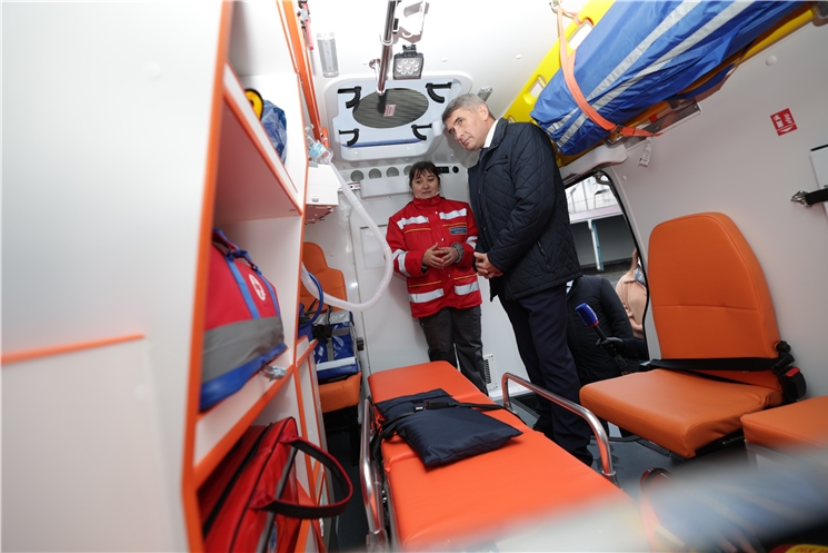 Кăшăл вируса хирĕҫ кӗрешекен медицина ӗҫченӗсене халалласа «Тавтапуҫ» ятлă  акци пуҫарнă Чăваш Ен Пуҫлăхĕ