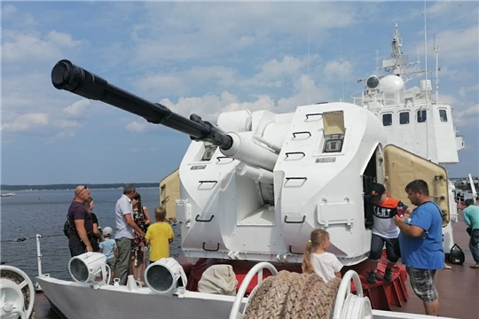 На военном корабле «Чебоксары» начались экскурсии